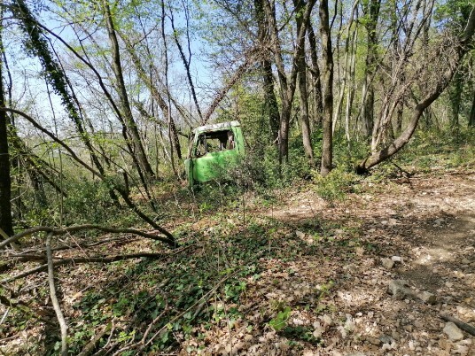 rudere camioncino in salita per Colombare di Villa