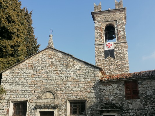 San Zeno in Poia chiesa Bandiera templari